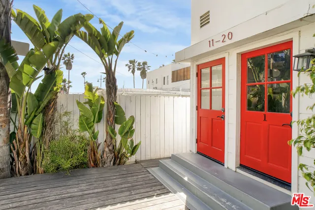 $2,650,000 | 11 20th Avenue, Venice, CA 90291