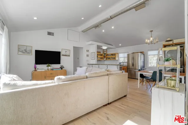 $2,650,000 | 11 20th Avenue, Venice, CA 90291