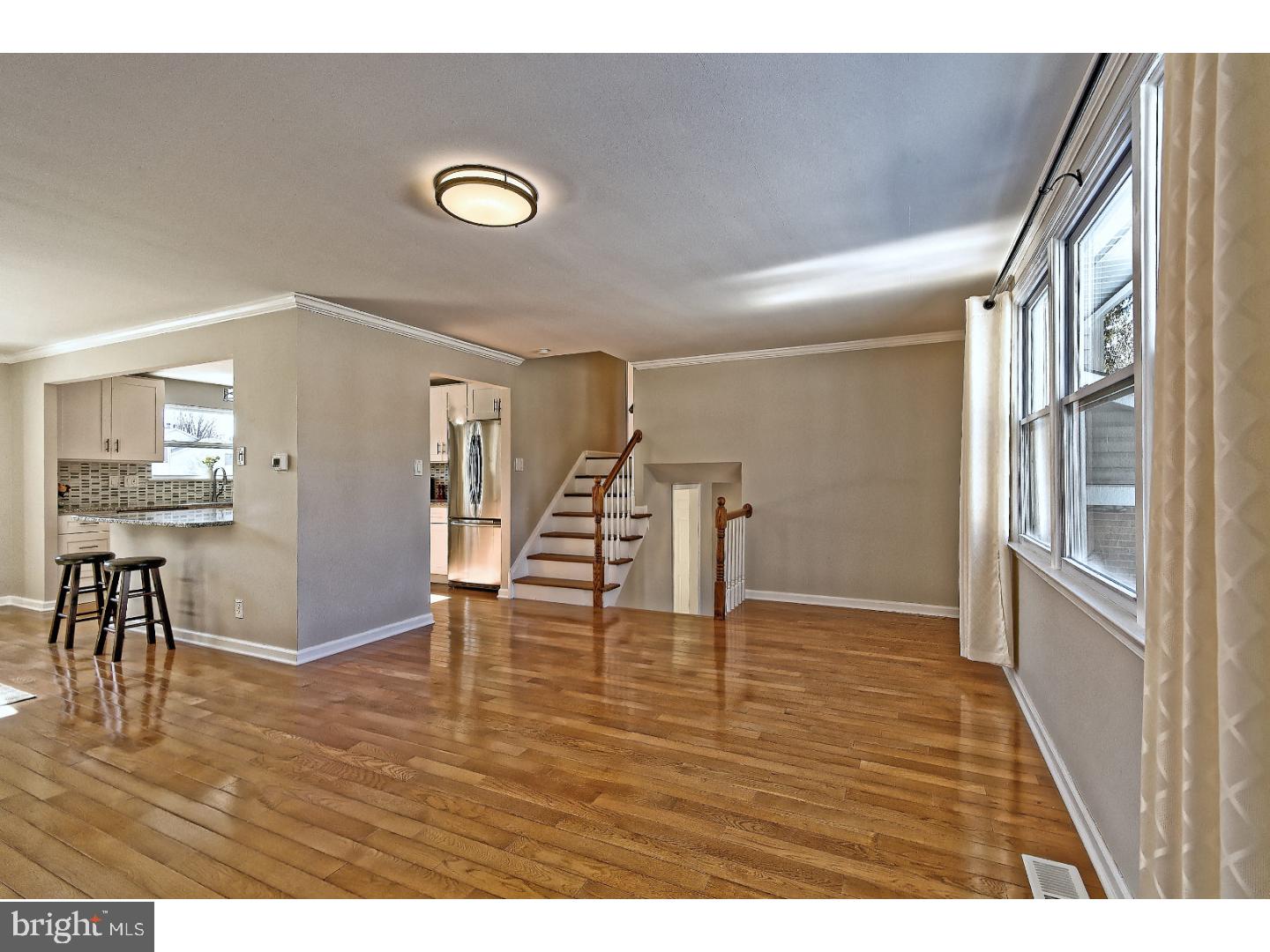 24 Regent Road Cherry Hill, NJ 08003 - Photo 6 of 25 Living Room