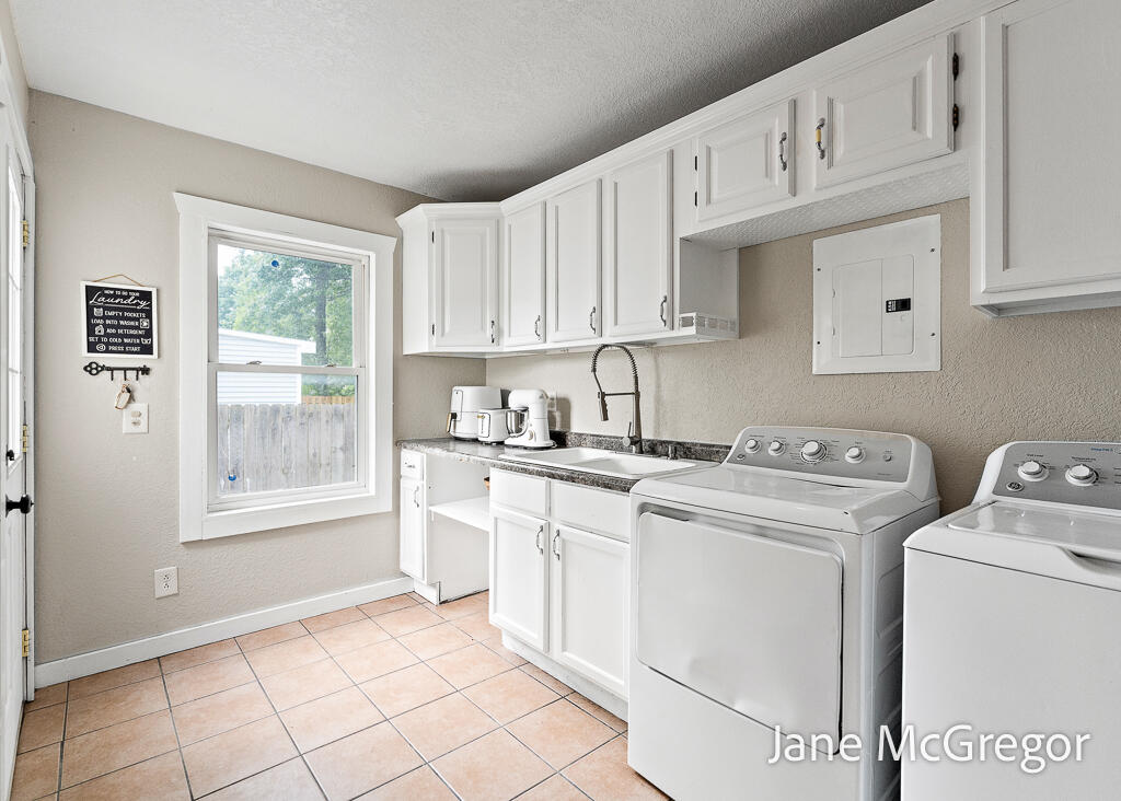 55 South Dengler Road Muskegon, MI 49442 - Photo 16 of 40 55SDengler-15LoRes