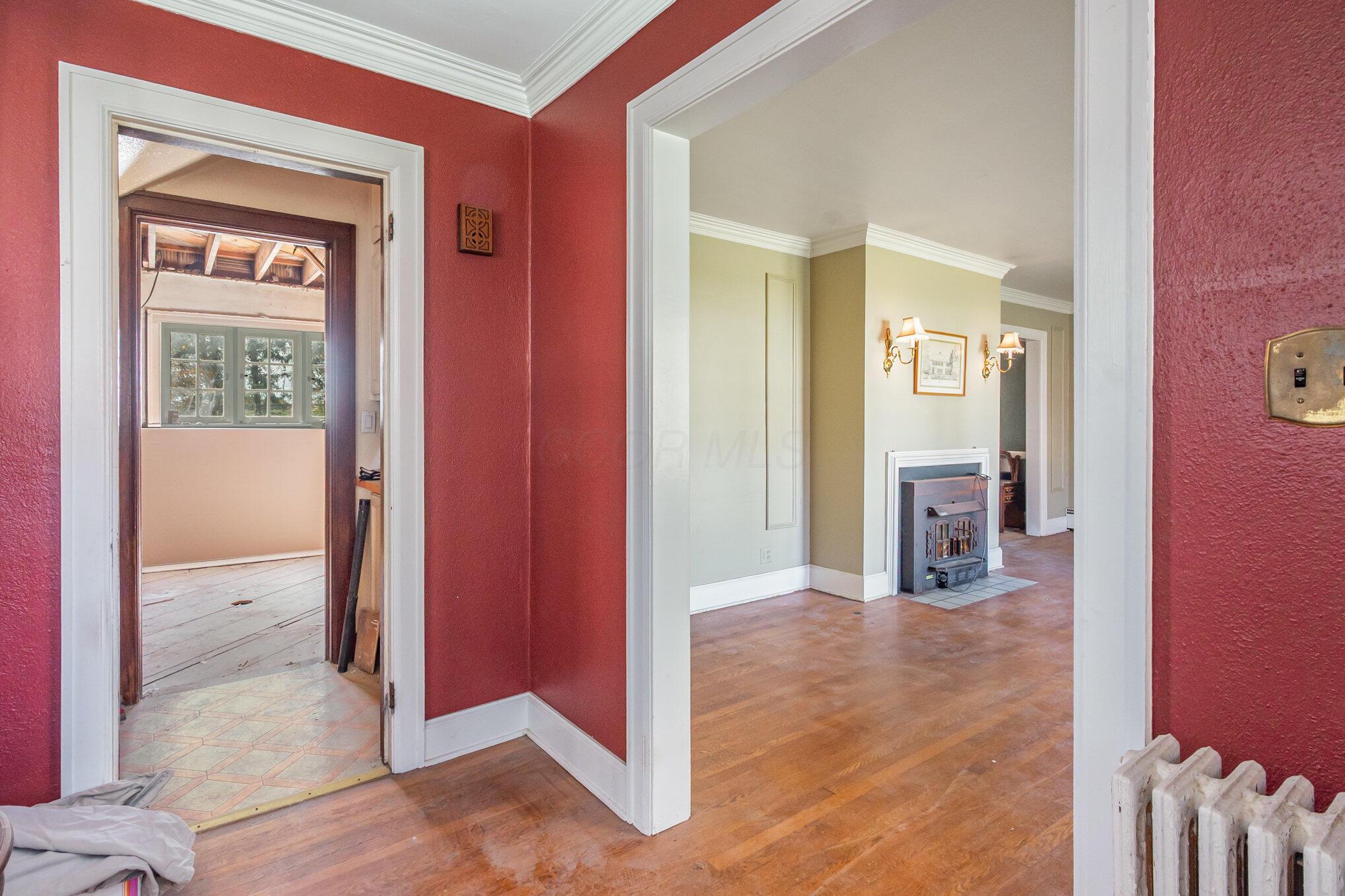 293 Merchant Street Newark, OH 43055 - Photo 5 of 61 foyer