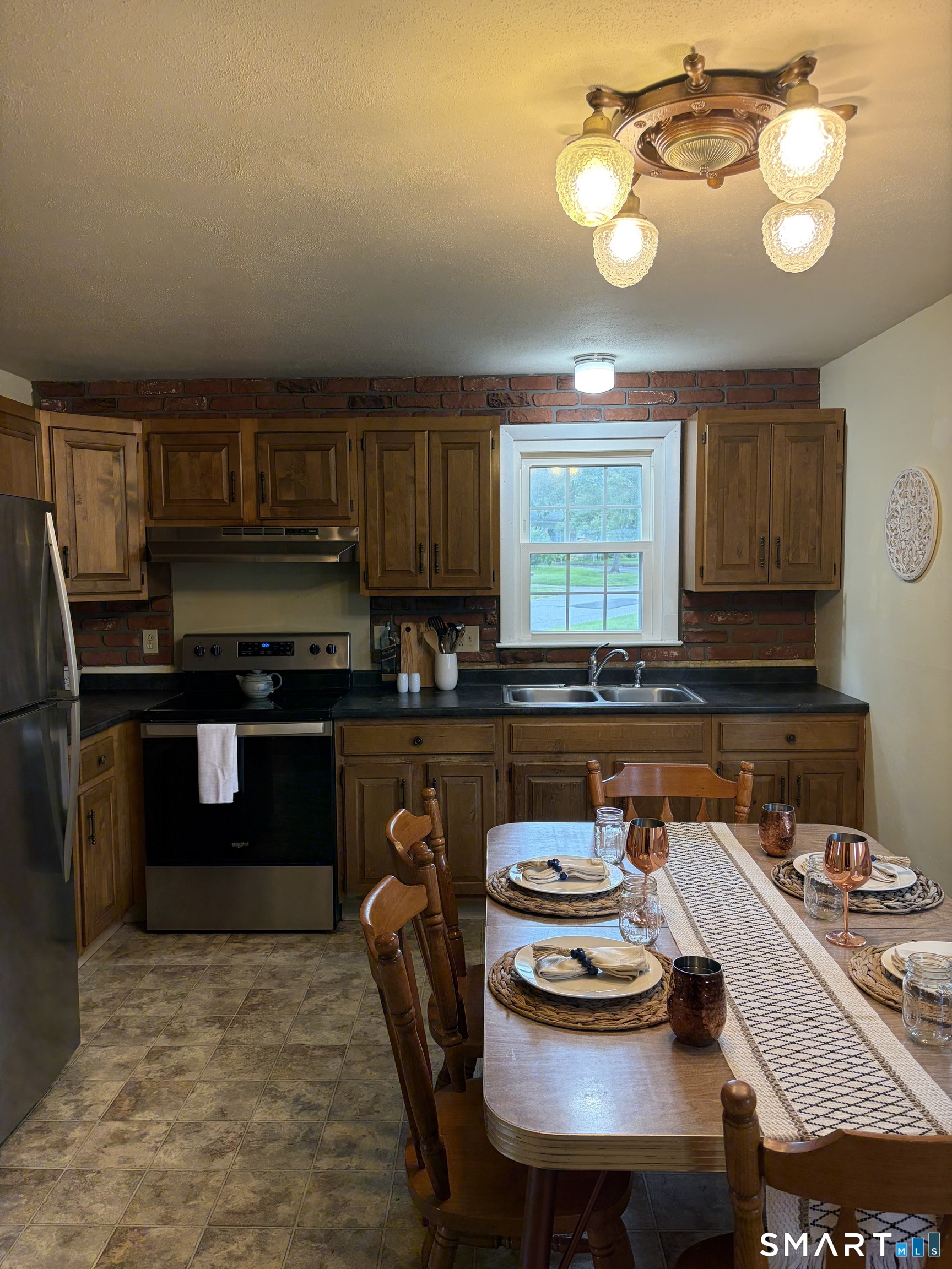 7 Massachusetts Road Montville, CT 06370 - Photo 12 of 30 Gallery Image 12