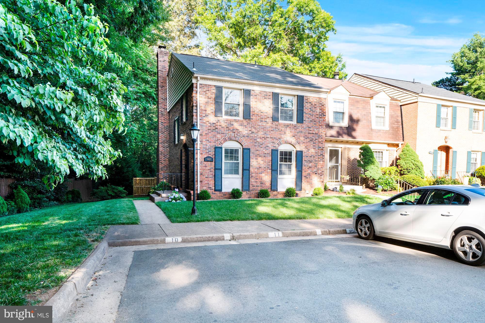 5401 Cabot Ridge Court Fairfax, VA 22032 - Photo 33 of 42 Front of House with Sidewalk