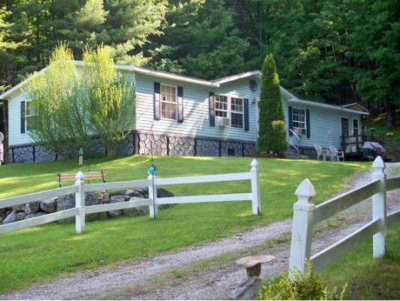 125 Chapel Hill Road Pittsford, VT 05763 - Photo 1 of 1 Gallery Image 1