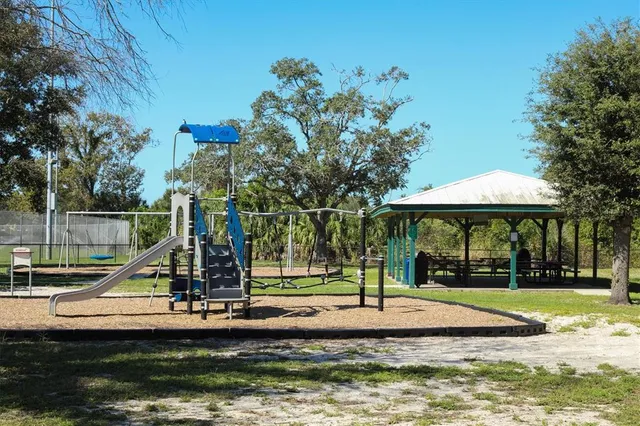 $449,400 | 2105 39th Street West, Bradenton, FL 34205