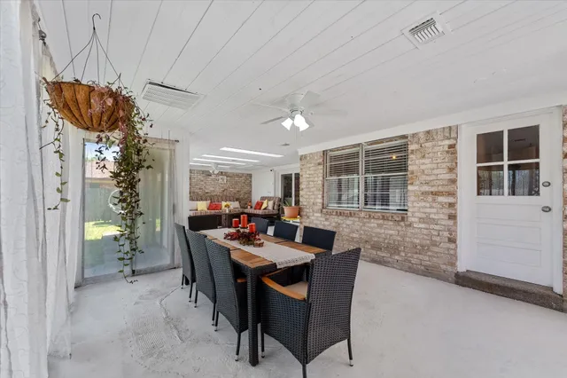 $330,000 | 301 Hill Brook Lane, Conroe, TX 77385