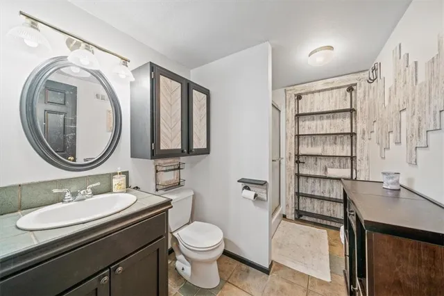 $273,000 | 305 Northwest 17th Street, Blue Springs, MO 64015