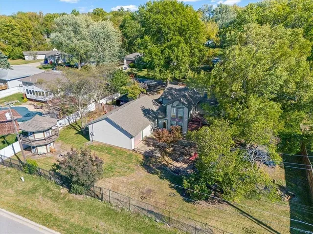 $273,000 | 305 Northwest 17th Street, Blue Springs, MO 64015