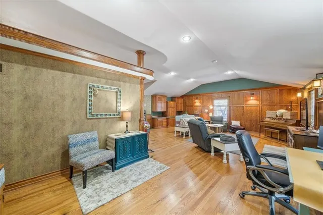 $273,000 | 305 Northwest 17th Street, Blue Springs, MO 64015