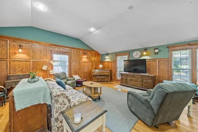 $273,000 | 305 Northwest 17th Street, Blue Springs, MO 64015