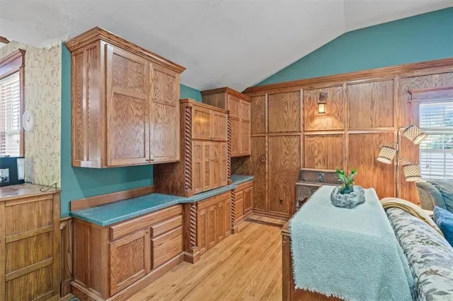 $273,000 | 305 Northwest 17th Street, Blue Springs, MO 64015