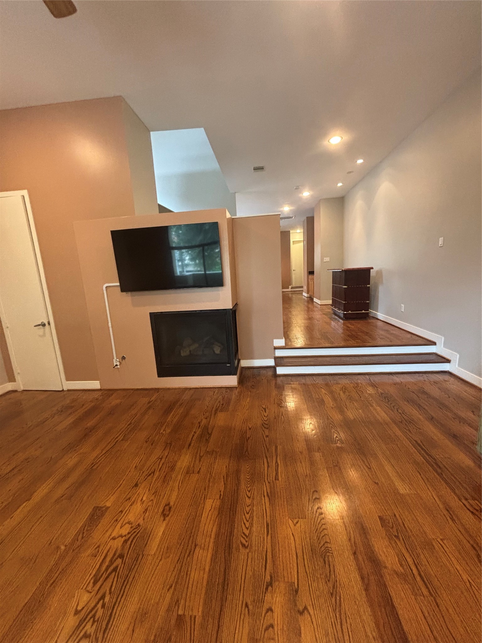 6016 Truro Street Houston, TX 77007 - Photo 2 of 26