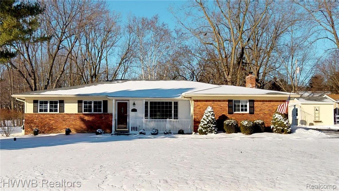 390 East Maryknoll Road Rochester, MI 48309 - Photo 1 of 38 Welcome-To-390-E-Maryknoll-Road-In-Rochester-Hills-01-Welcome-to-390-E-Maryknoll-Road-in-Rochester-Hills.jpg