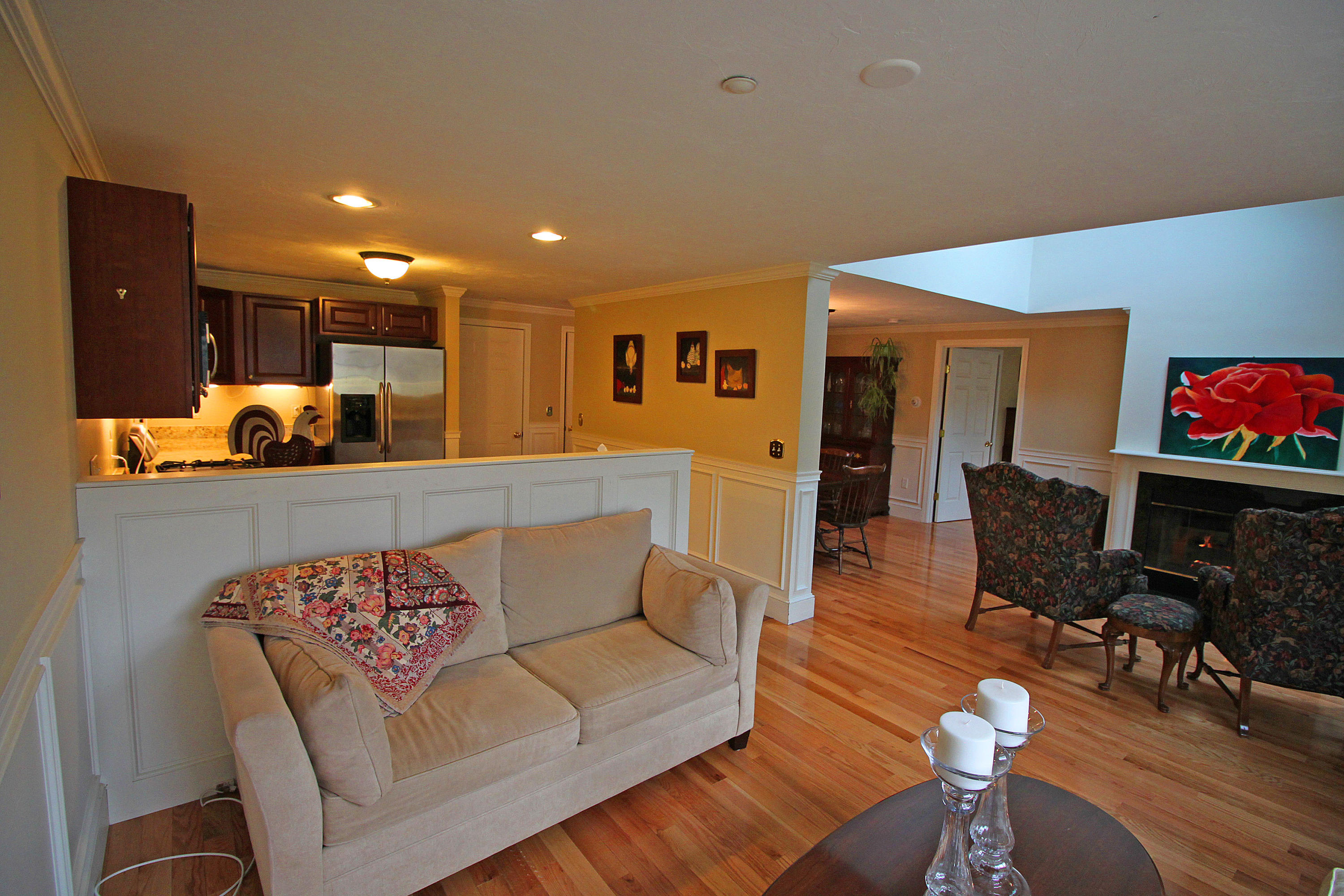 18 North Ridge Road, Unit 445 Mashpee, MA 02649 - Photo 4 of 35 a living room with furniture and wooden floor