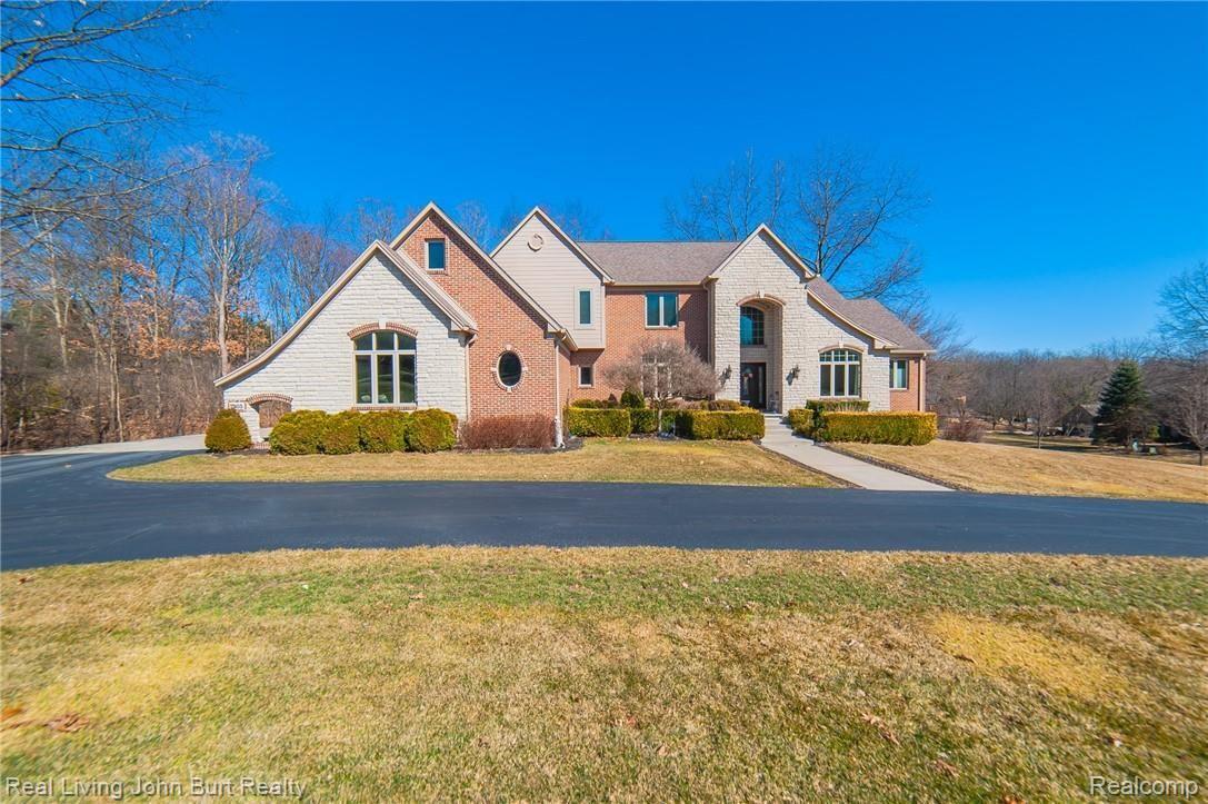 Stately home on 1.5 acres