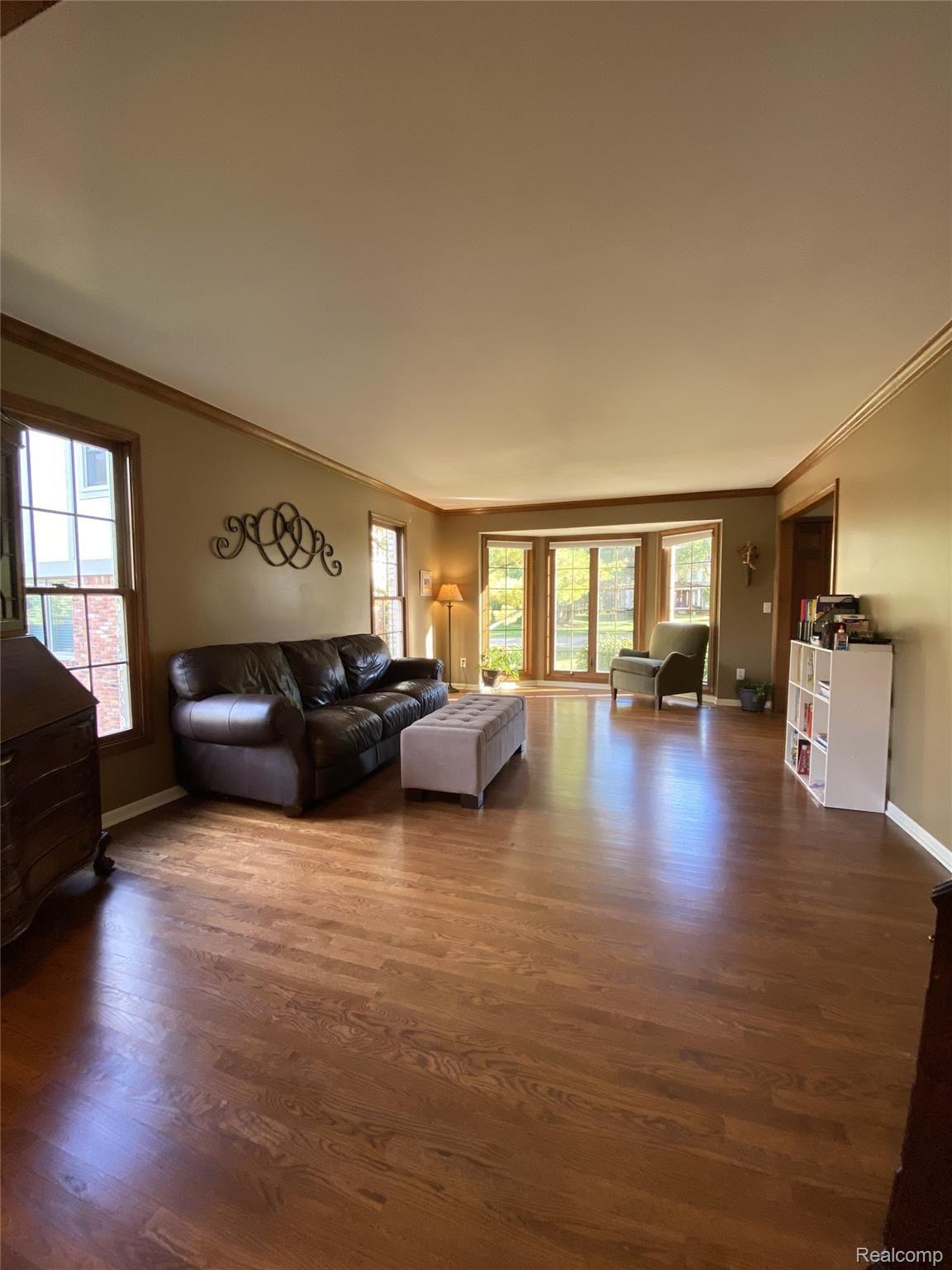 2462 Evergreen Court Rochester, MI 48309 - Photo 6 of 28 6.jpg