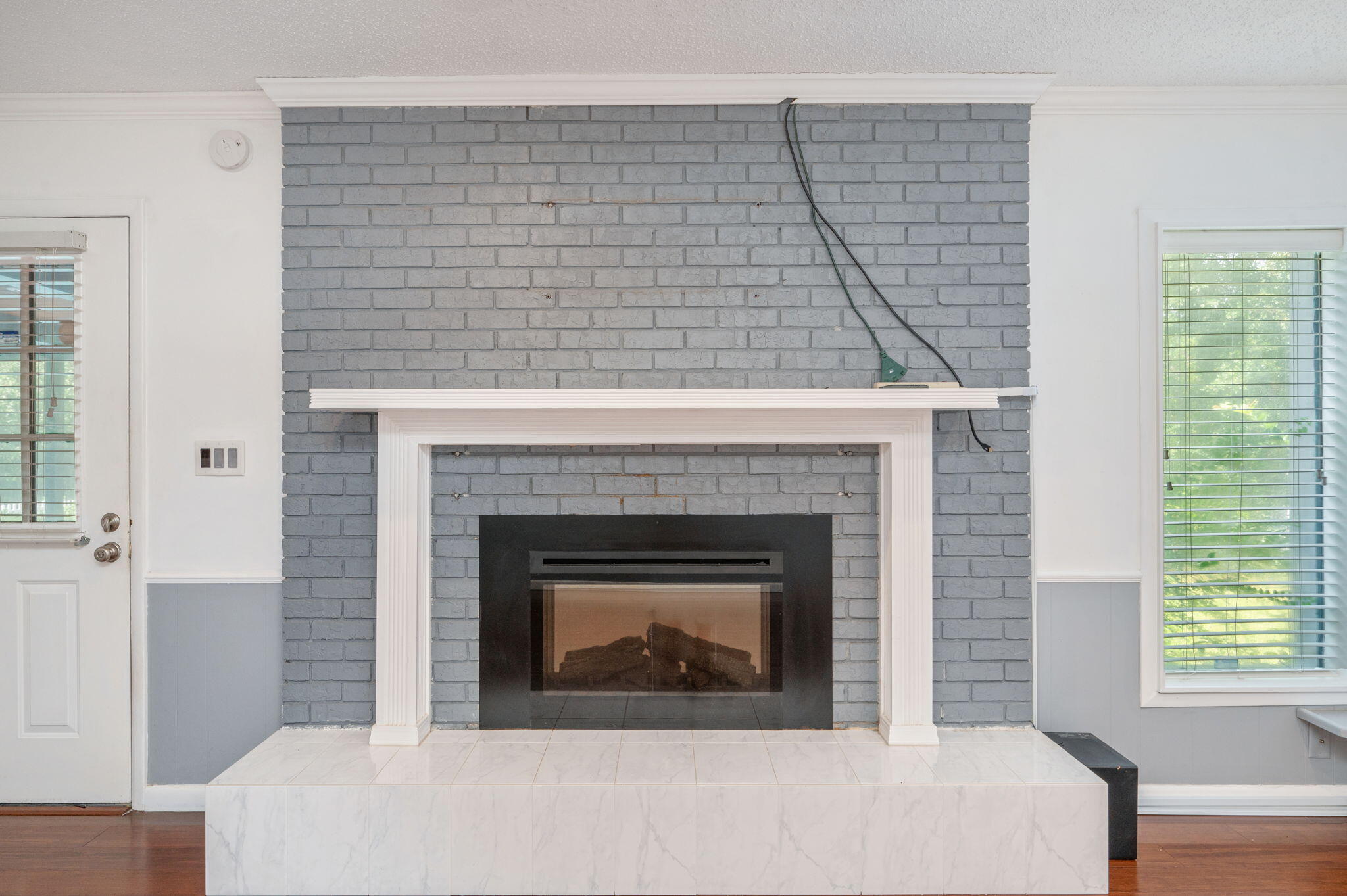 5770 Wildwood Road Crestview, FL 32536 - Photo 10 of 39 a living room with a fireplace