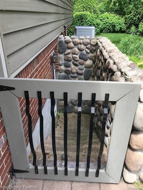 2745 Pine Ridge Road West Bloomfield, MI 48324 - Photo 17 of 23 pine ridge outside stairs IMG_7665 (1).JPEG