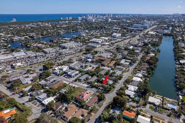 $3,250 | 2000 Northeast 18th Street, Unit EAST, Fort Lauderdale, FL 33305