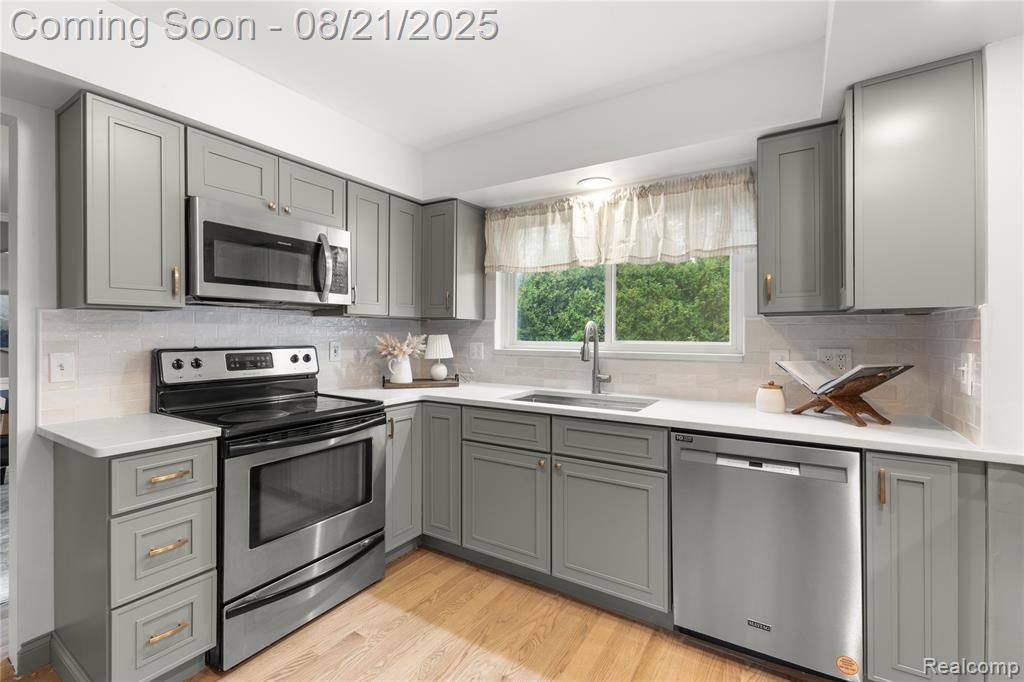31472 Sunset Drive Beverly Hills, MI 48025 - Photo 12 of 50