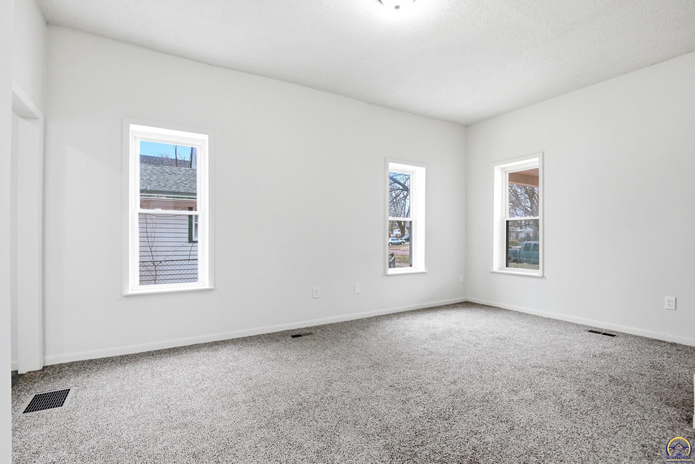 420 Southwest Clay Street Topeka, KS 66606 - Photo 5 of 13