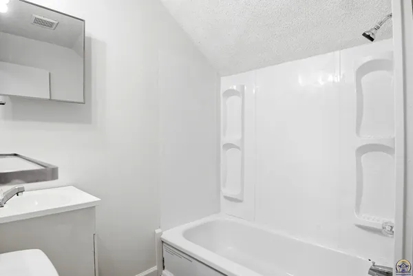 $114,950 | 420 Southwest Clay Street, Topeka, KS 66606