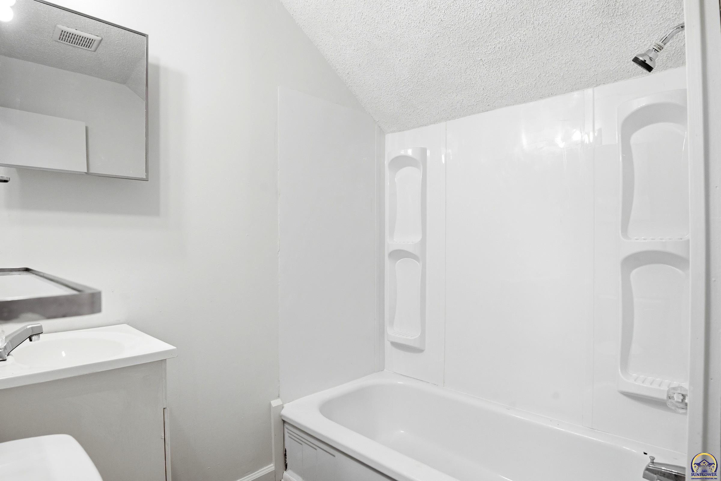 420 Southwest Clay Street Topeka, KS 66606 - Photo 10 of 13