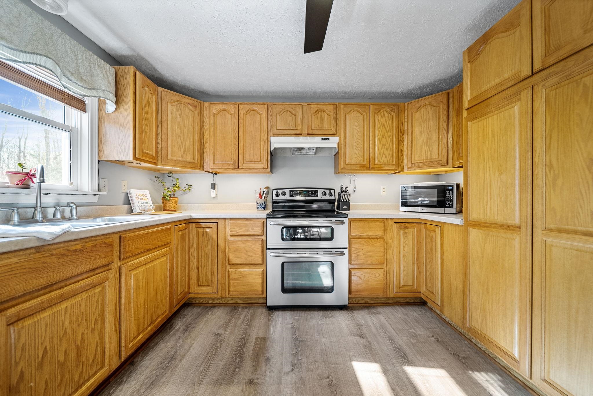 80 Horizon Lane Candia, NH 03034 - Photo 3 of 37