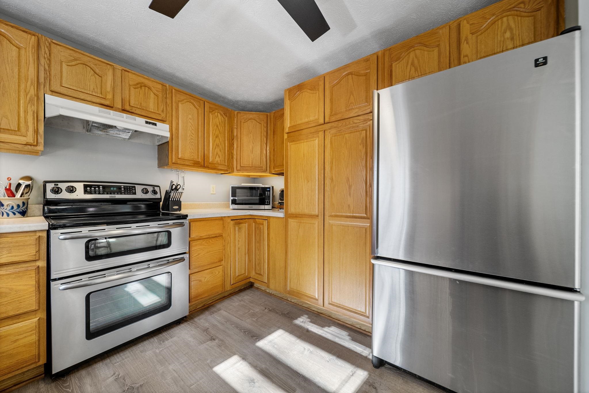 80 Horizon Lane Candia, NH 03034 - Photo 4 of 37