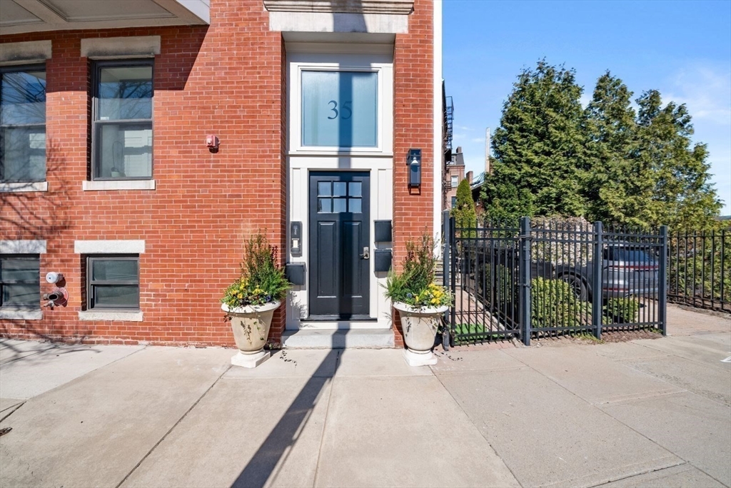 35 Rutherford Avenue, Unit 3 Boston, MA 02129 - Photo 26 of 28 a front view of a house with a garden