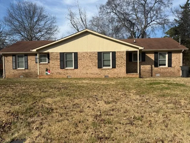 a front view of house with yard