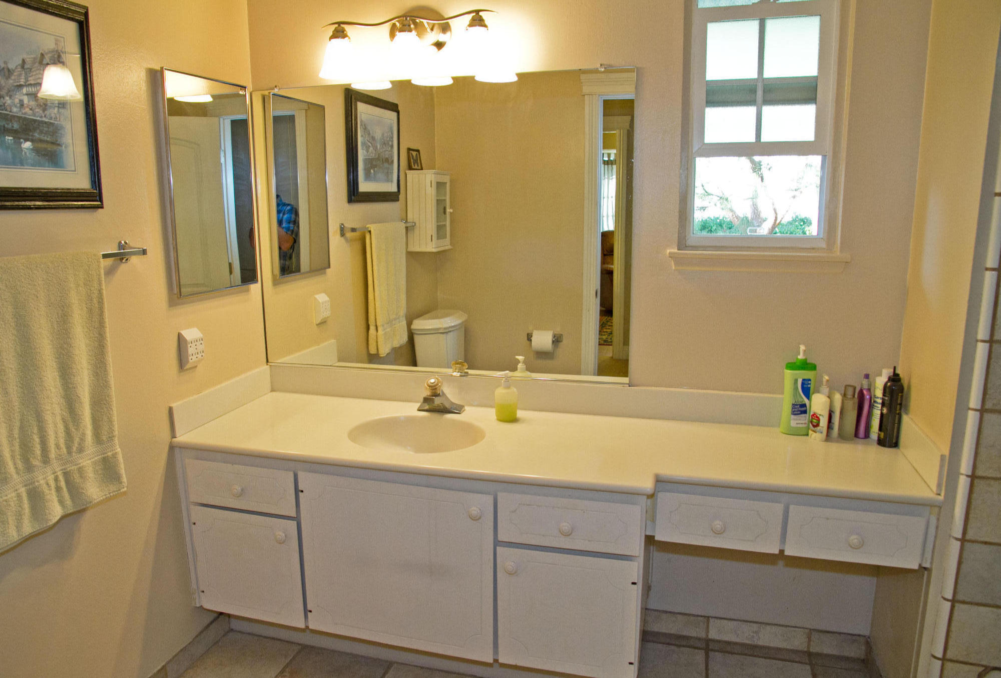 674 Wakefield Road Goleta, CA 93117 - Photo 13 of 17 Upstairs Bath
