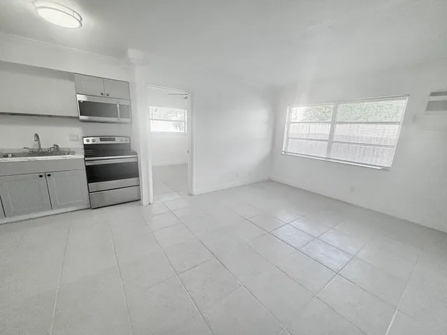 $1,500 | 531 South C Street, Unit 1, Lake Worth Beach, FL 33460