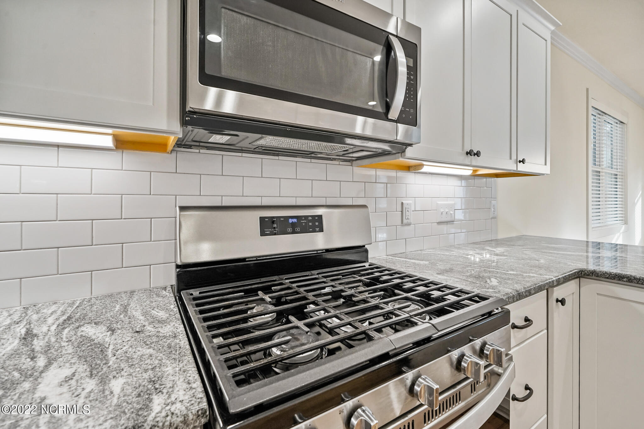 285 Manning Square Southern Pines, NC 28387 - Photo 10 of 46 Natural Gas Stove