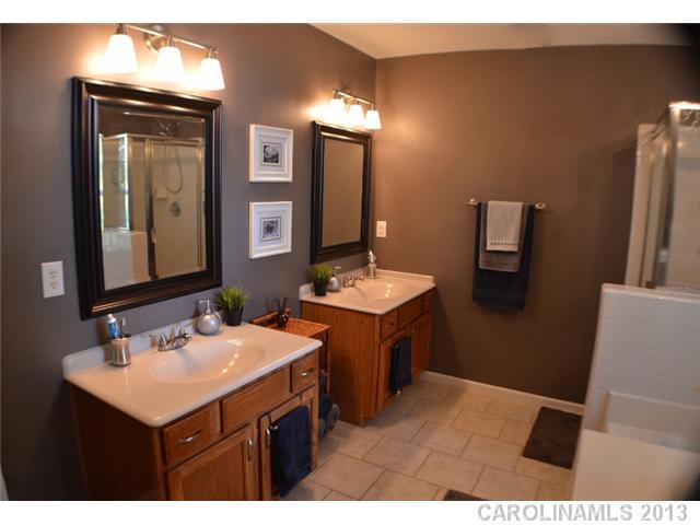 9101 Babbitt Way Charlotte, NC 28216 - Photo 9 of 16