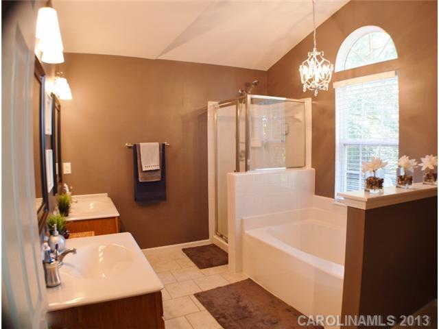 9101 Babbitt Way Charlotte, NC 28216 - Photo 10 of 16