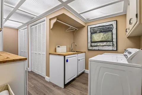 $749,000 | 1140 Hollybrook Drive, Wayzata, MN 55391