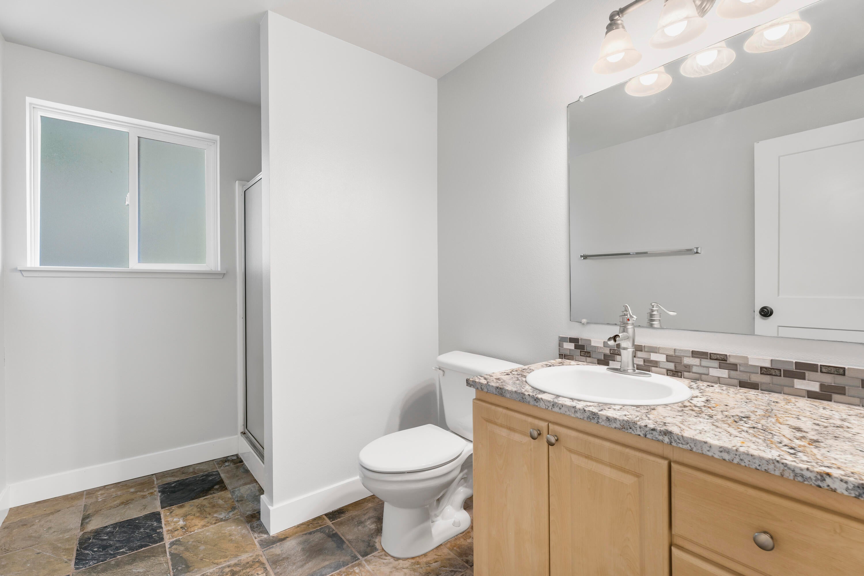 51440 Jory Road La Pine, OR 97739 - Photo 24 of 44 023-Upstairs Bathroom