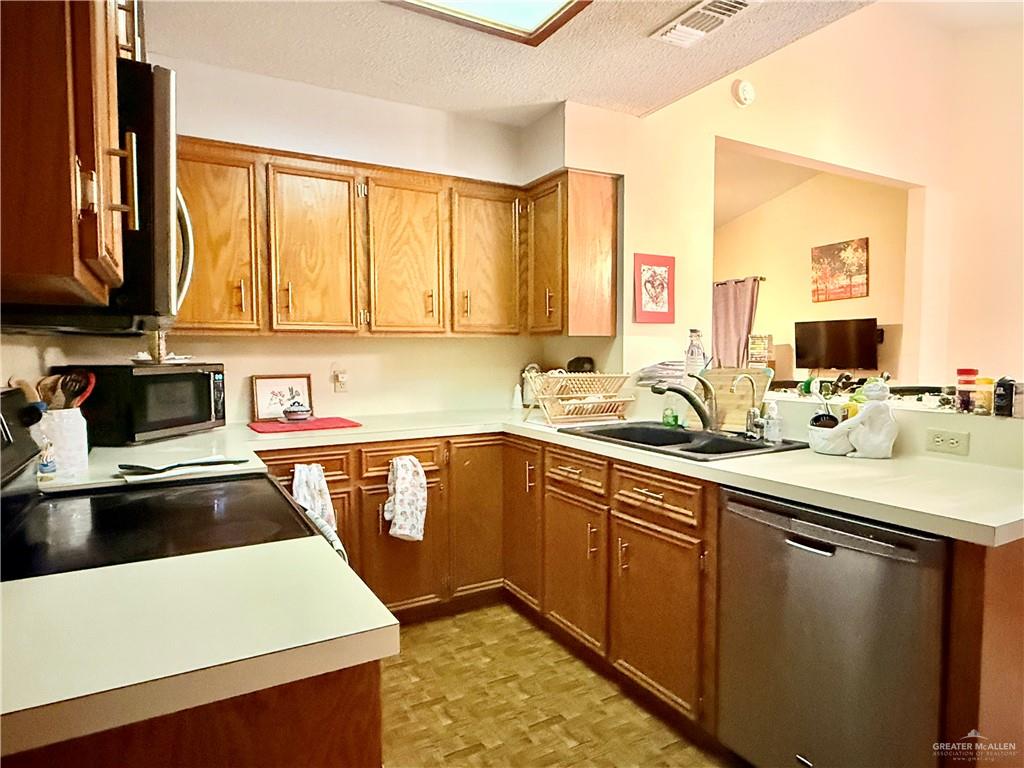 1712 Iowa Street Mission, TX 78572 - Photo 11 of 16