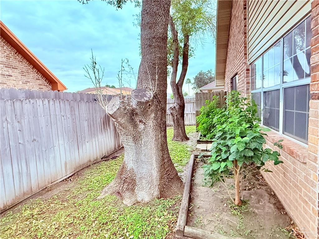 1712 Iowa Street Mission, TX 78572 - Photo 4 of 16