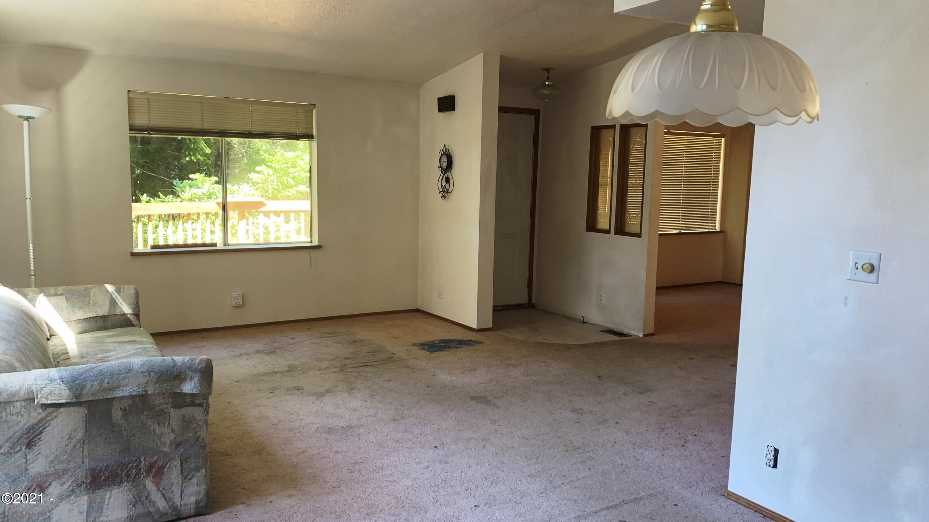271 East Darkey Creek Road Waldport, OR 97394 - Photo 6 of 26 Living room....