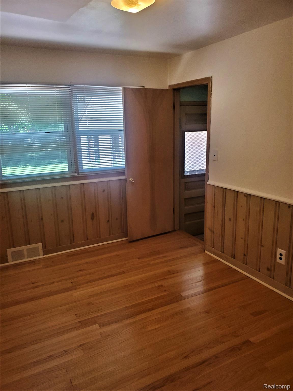 12909 Salem Road Redford, MI 48239 - Photo 18 of 21 Bedroom #3 with pass-thru to back door