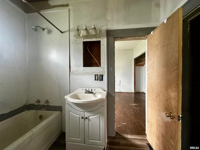 $30,000 | 111 East Walker Avenue, Galatia, IL 62935