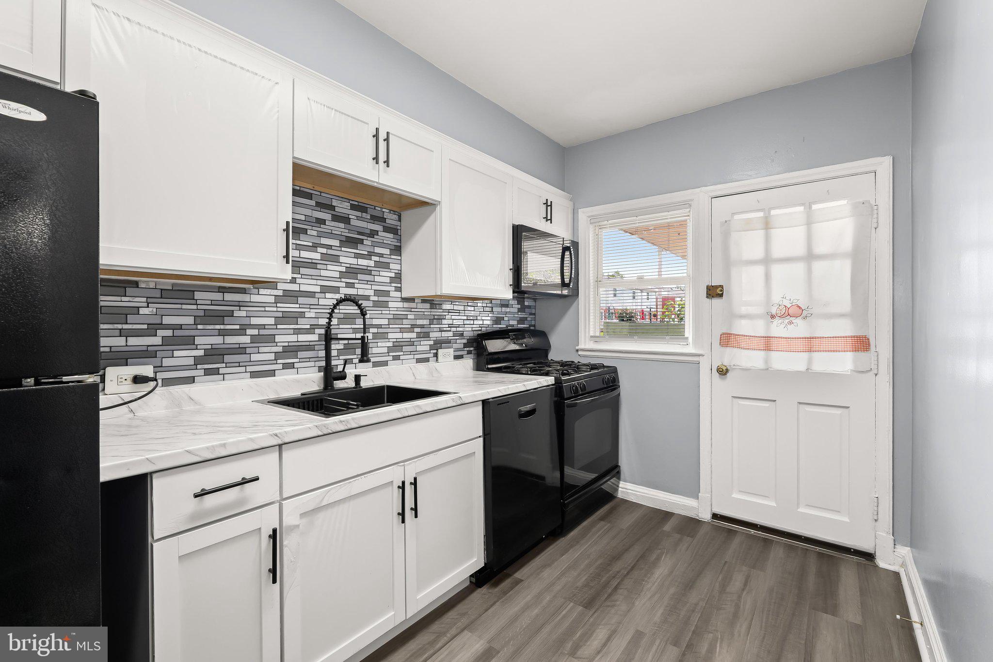 6105 Frederick Road Baltimore, MD 21228 - Photo 12 of 30 Kitchen