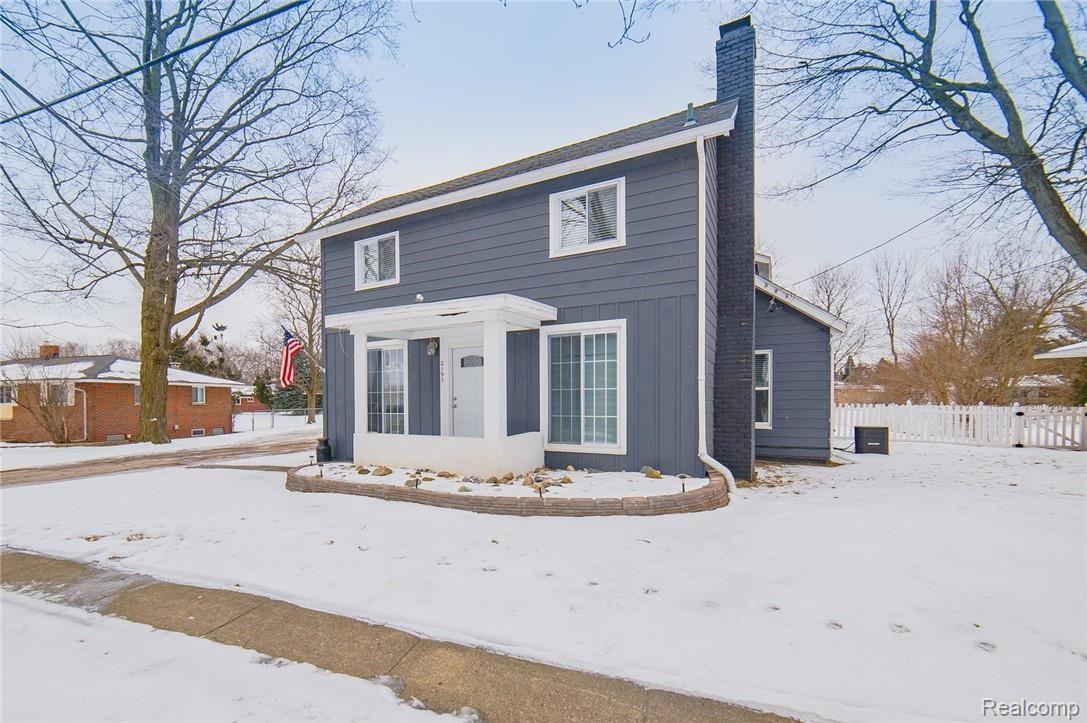 2193 South Long Lake Road Fenton, MI 48430 - Photo 6 of 62 2193 S Long Lake-8.jpg