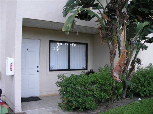 5350 Elmhurst Road, Unit H West Palm Beach, FL 33417 - Photo 1 of 13 Primary Photo