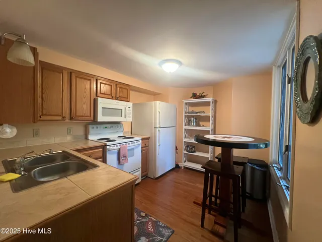 $1,200 | 104 Rolling Hill Court, Unit 1, West End, NC 27376