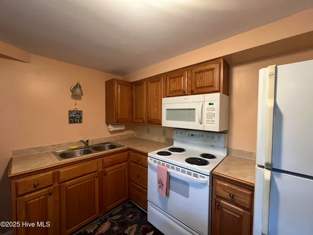 $1,200 | 104 Rolling Hill Court, Unit 1, West End, NC 27376