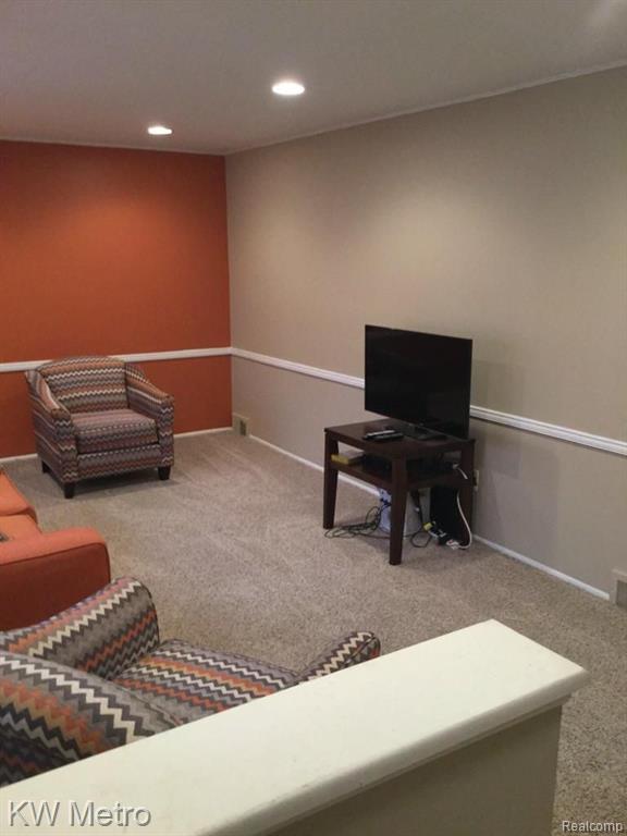 29845 Rambling Road Southfield, MI 48076 - Photo 3 of 14