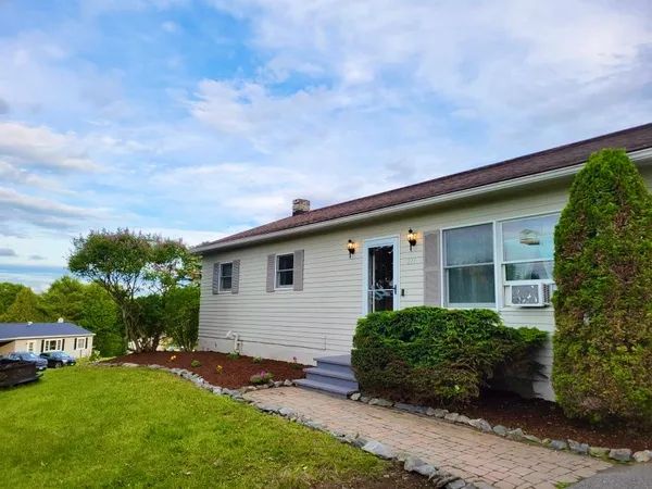 $299,900 | 274 Scottsdale Road, Newport, VT 05855